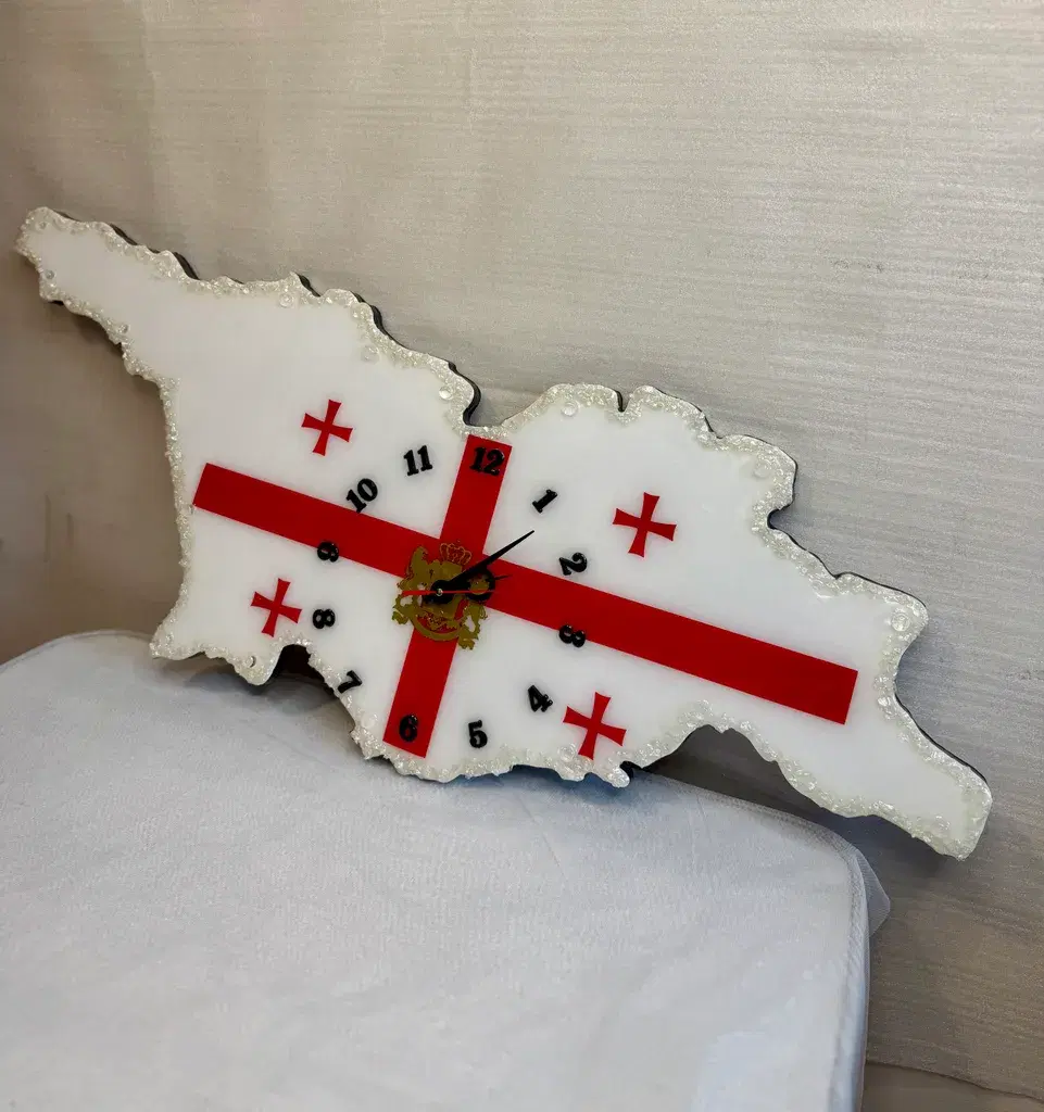 ეპოქსიდის ხელნაკეთი საათი